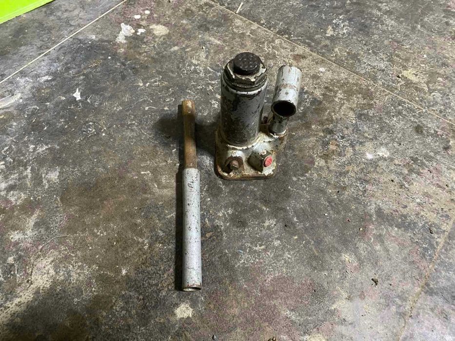 Продам домкрат гідравлічний 1,5 т 170 мм