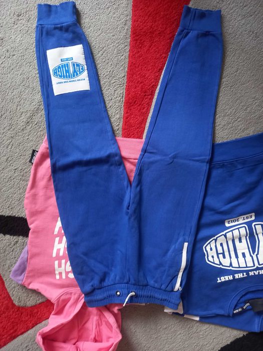 Bluza spodnie 130-140  zestaw gratis