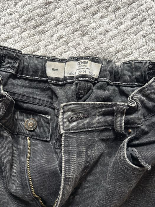 czarne spodnie mom jeans