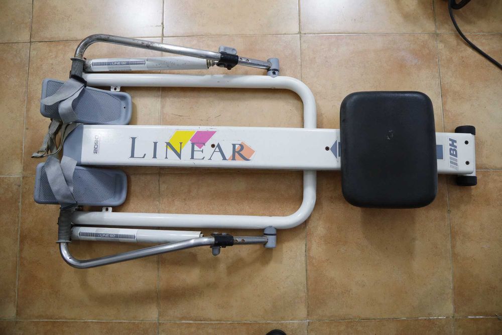 Maquina de remo musculação