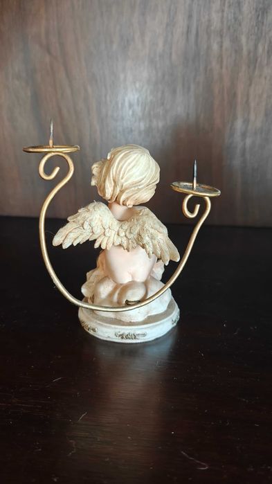 Anjo decorativo com suporte para velas