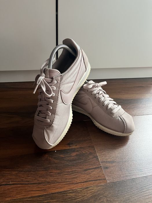 Buty Nike Cortez pudrowy róż