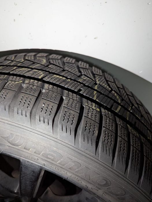 Toyota CHR Jantes 18“ cor preta e Pneus Hancook de inverno (usados)