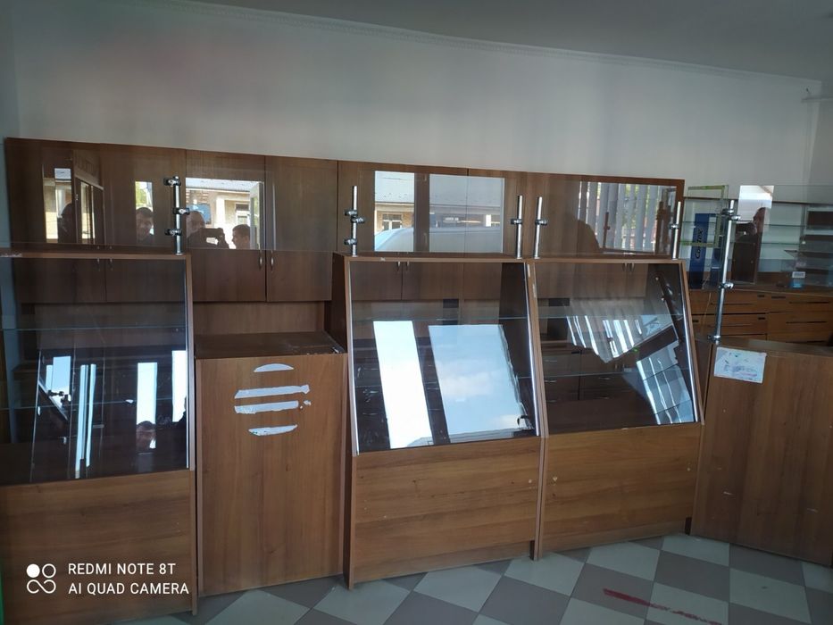 Продам скляні вітрини бу