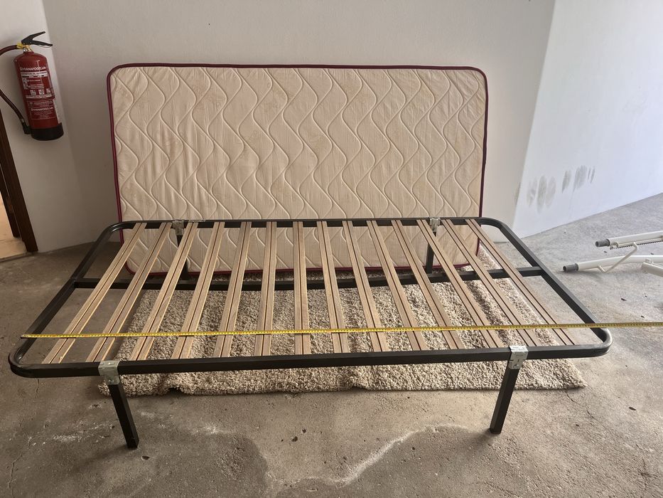 Cama: estrado + colchao
