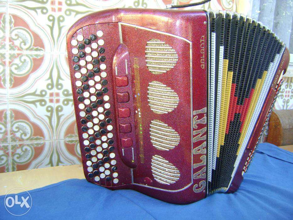Acordeao galanti 4/5 vozes 120 baixos