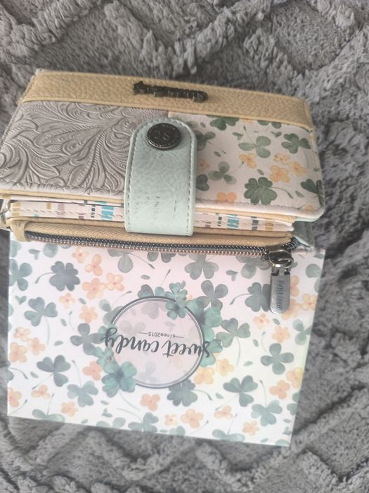 Carteira de senhora marca Sueet candy ainda em caixa