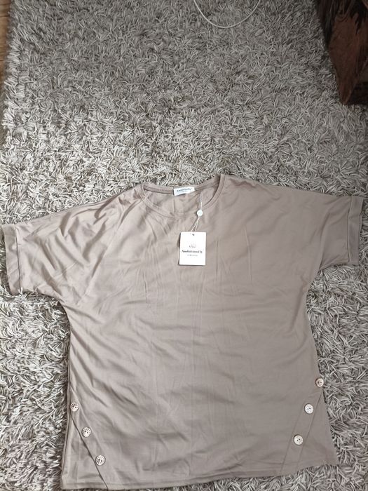 T-shirt zdobiony