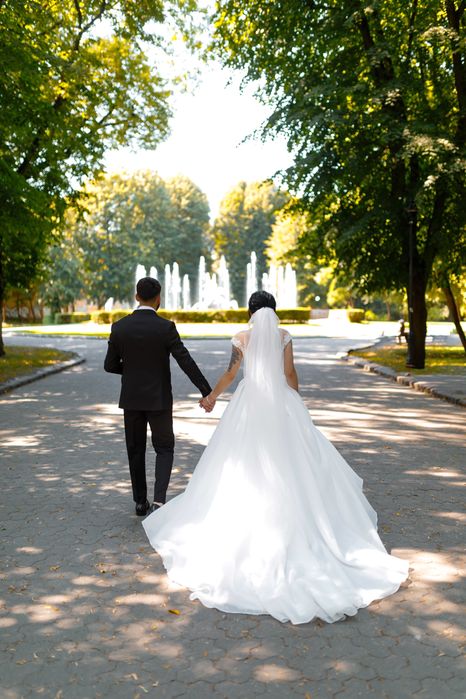 Весільна сукня. Плаття весільне зі шлейфом