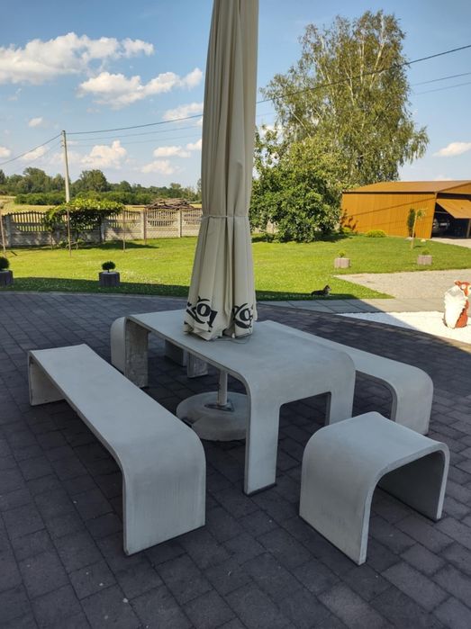Komplet ogrodowy z parasolem