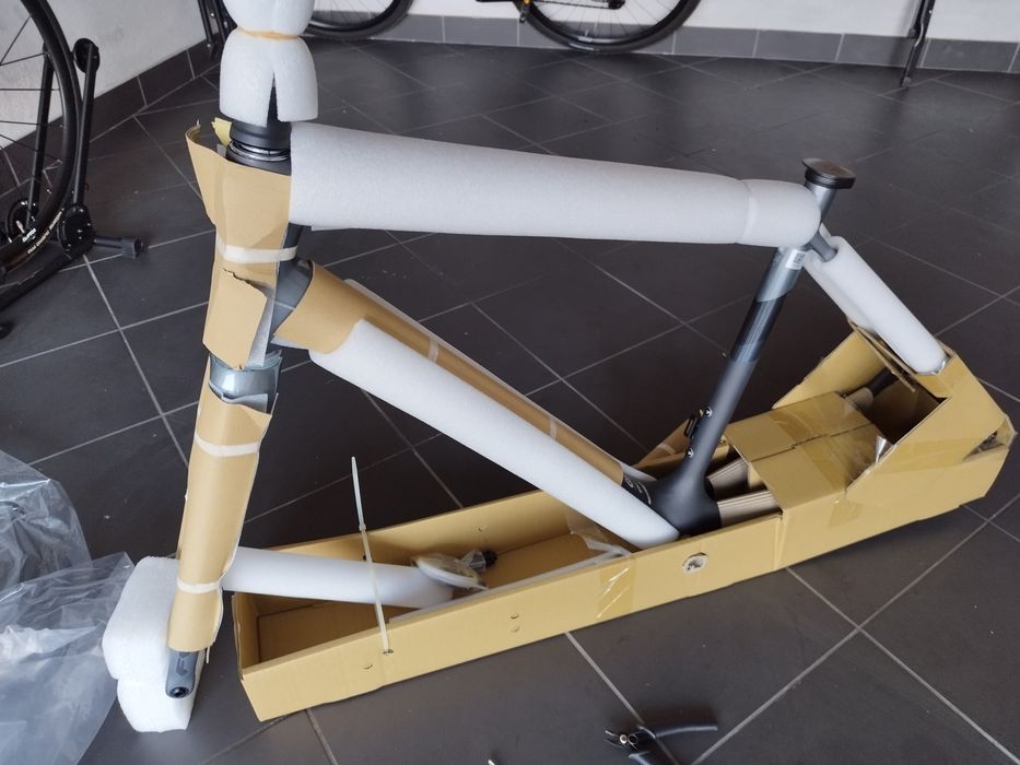 Nowa szosowa rama karbonowa Felt VR Roz.54
