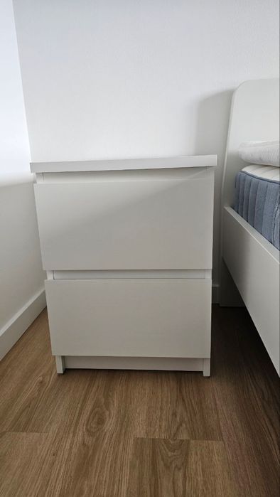 Cómoda “MALM” de IKEA com duas gavetas