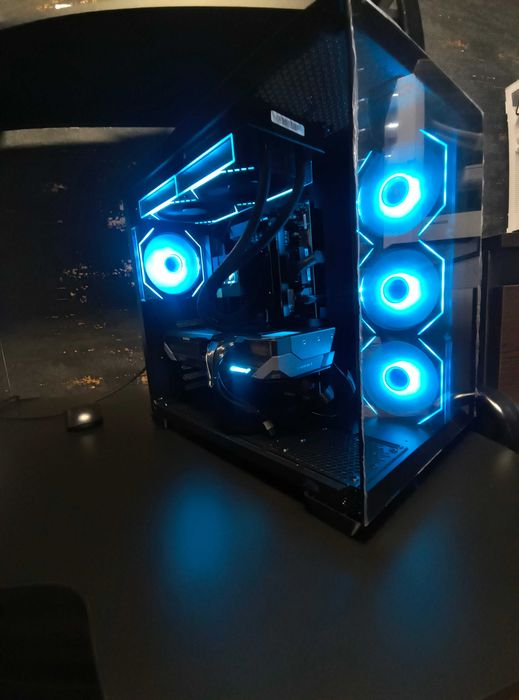 komputer gamingowy ryzen 7800x3d RX9070XT 16gb