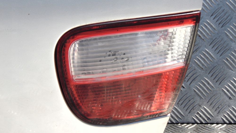 klapa bagażnika seat leon i srebrna