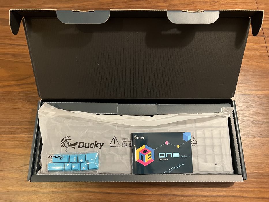 Teclado mecânico Ducky one MX Cherry Blue