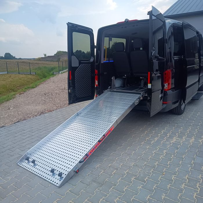 zabudowa busa dla osób niepełnosprawnych stanowisko wózka PFRON