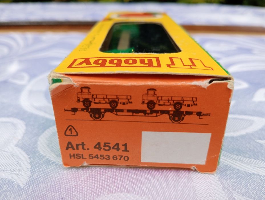 Kolejka TT - wagon z samochodami IFA BTTB Piko zeuke.