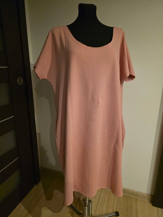 Sukienka dresowa pudrowy róż oversie 48 50 52