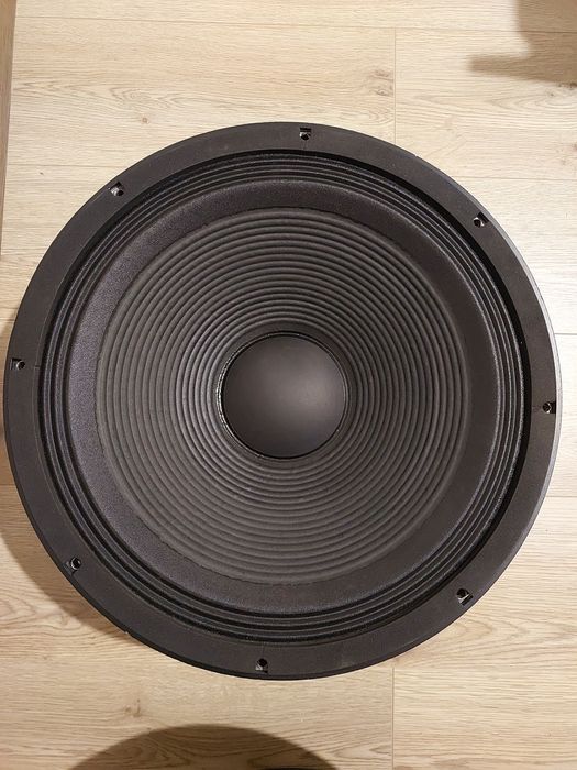 Саббуферні естрадні динаміки