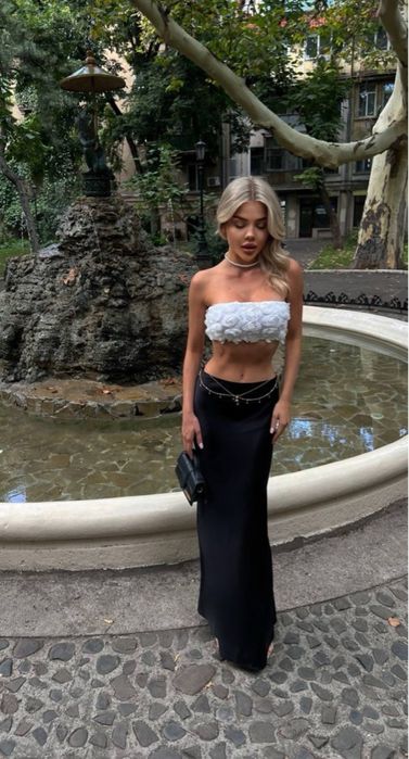 Топ з трояндами з сітки