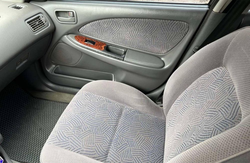 Продам авто Toyota Avensis