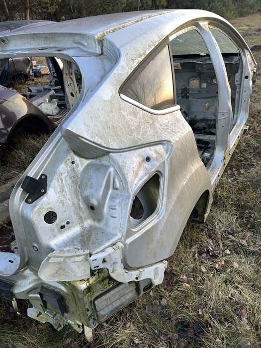 Задня частина кузова Ford Focus 3 хетчбек дах четверті лонжерони