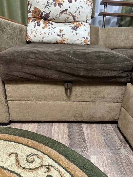 Диван кутовий в хорошому стані