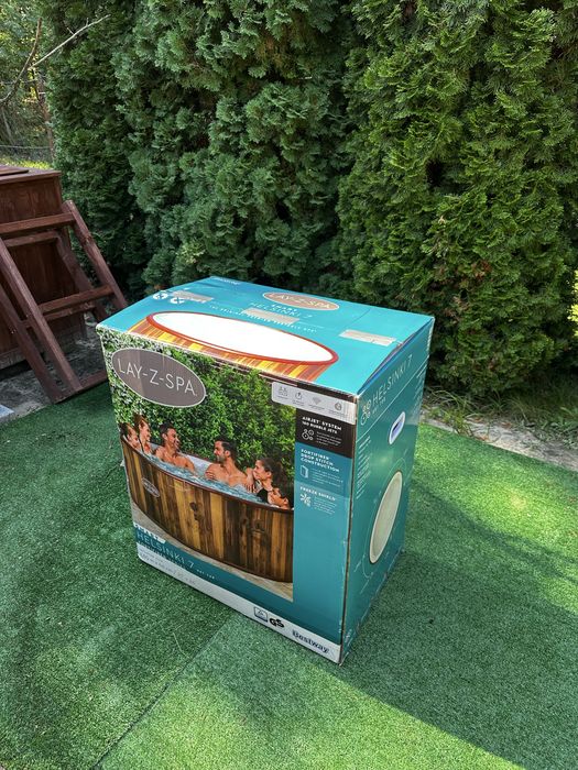 Bestway Lay-z-spa Helsinki nadmuchiwane Jacuzzi praktycznie nowe uzywane miesiac