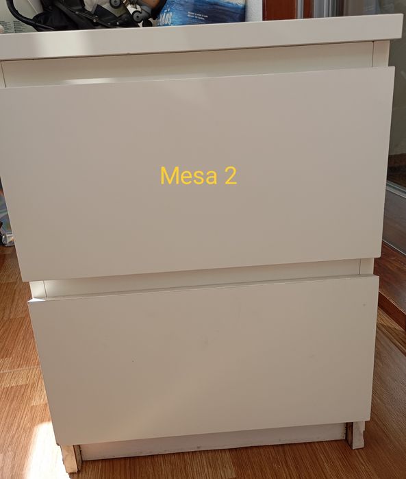 Mesas de cabeceira IKEA modelo MALM
