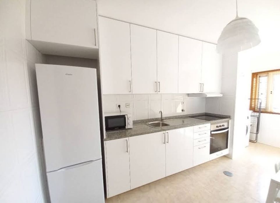Quarto mobilado junto à estação de metro Castêlo da Maia e a 800 metros da UMAIA