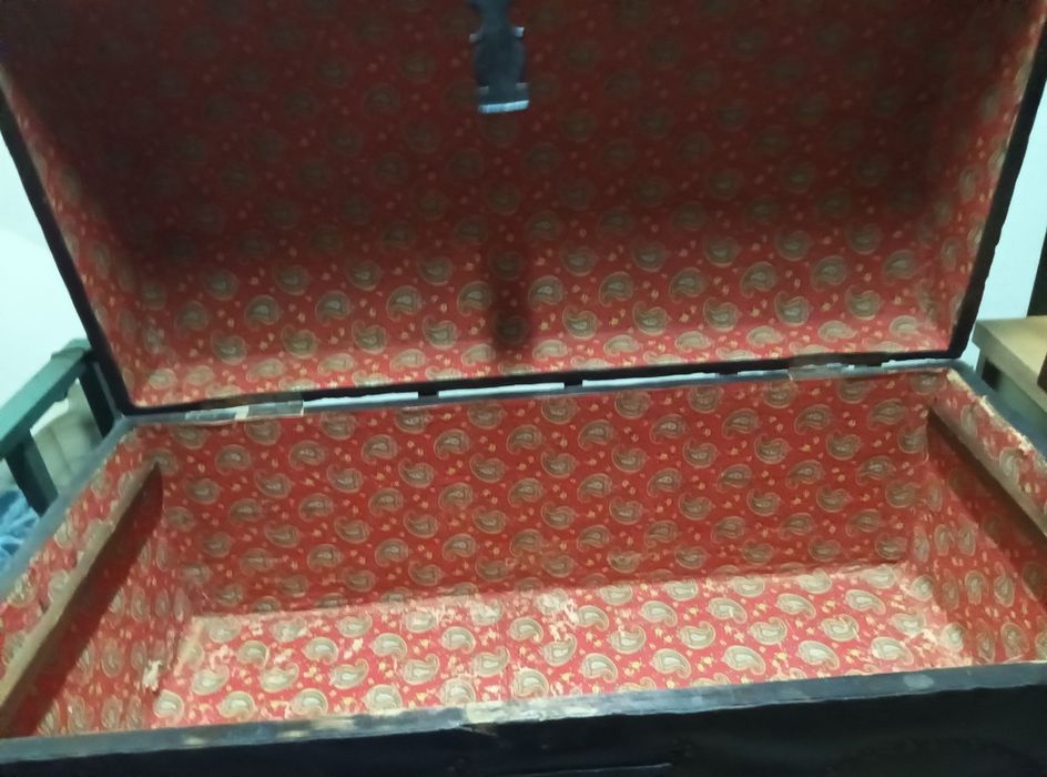 Baú antigo em bom estado