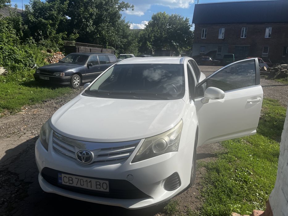 Toyota avensis 2012