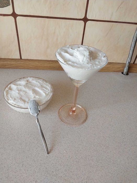 Масло з горіхово - вершковим смаком, виготовлене з козячого молока