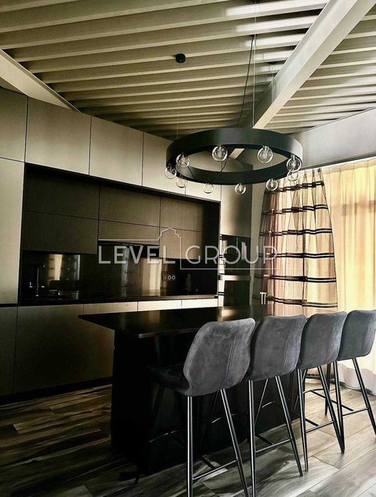 Продається сучасний будинок з якісним ремонтом у Русанівських садах