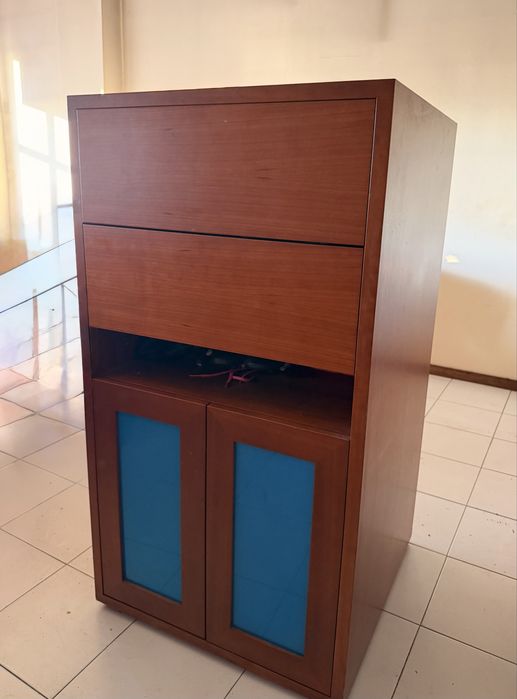 Movel/armario de arrumos