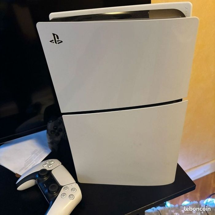 Troco ou vendo PlayStation 5 Slim Nova com 1 mês/base carregamento