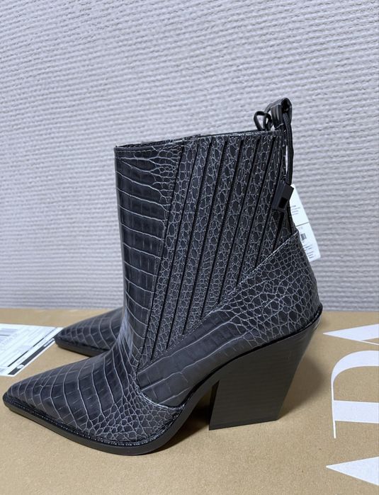 Чоботи - Казаки Zara. Нові