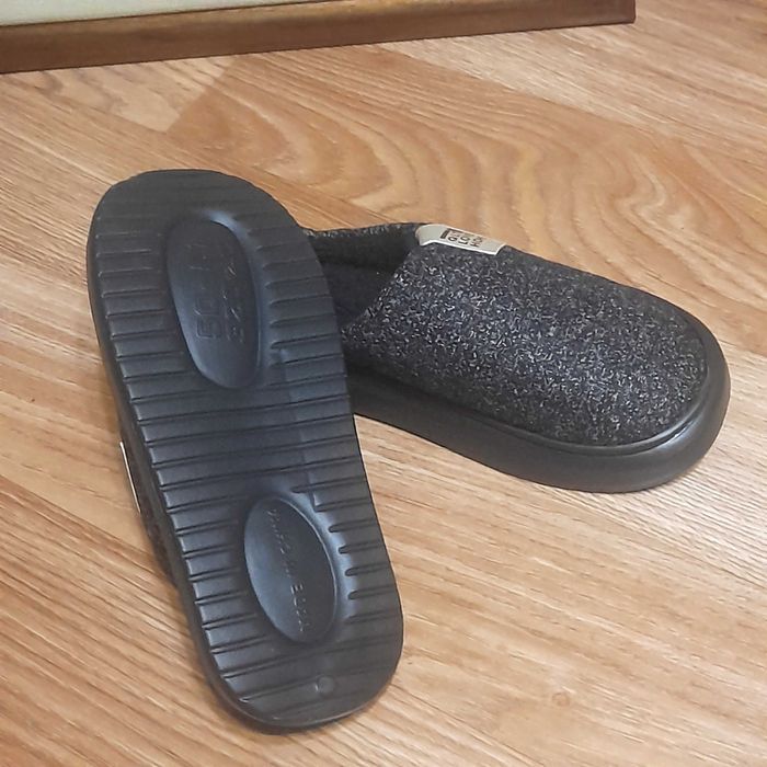 Тапочки капці домашні.