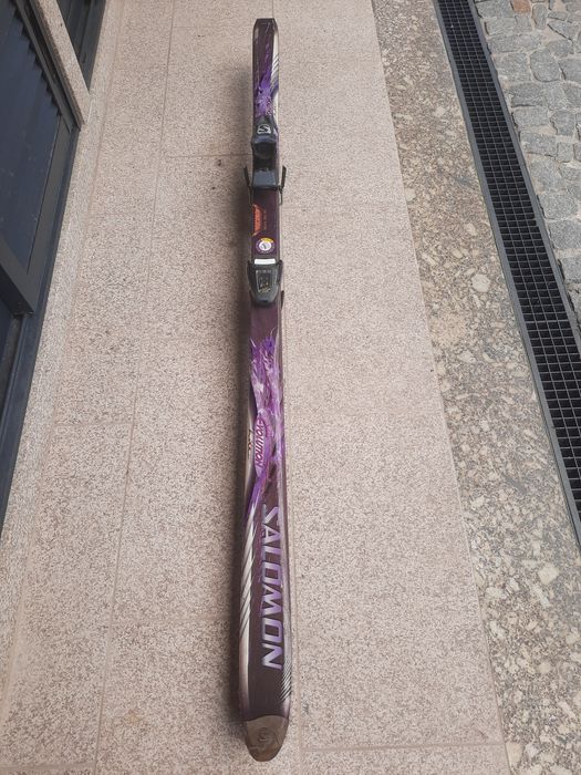 2 Skis Salomon, em excelente estado. Pode ver sem compromisso em Fafe.