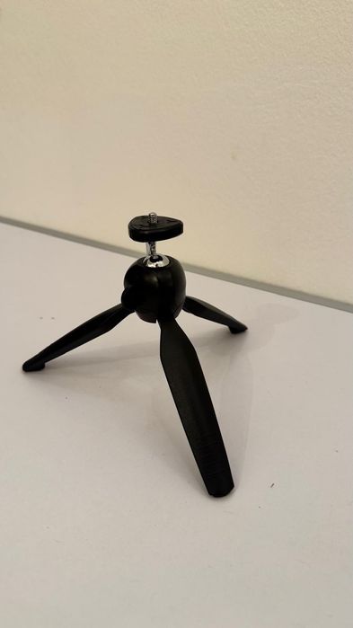 2 tripés, para chão e para mesa