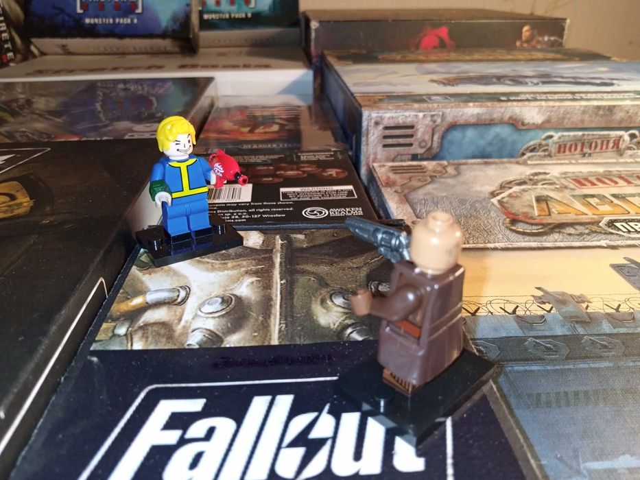 Настольные игры  This war of mine  /  Fallout  /  Gears of war