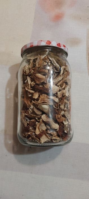 Litrowy słoik prawdziwków