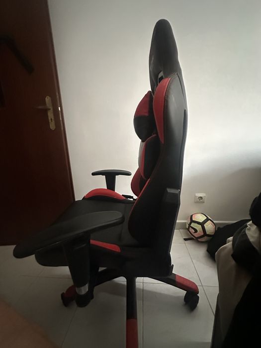 Cadeira gaming, Alpha Gamer vermelha e preta