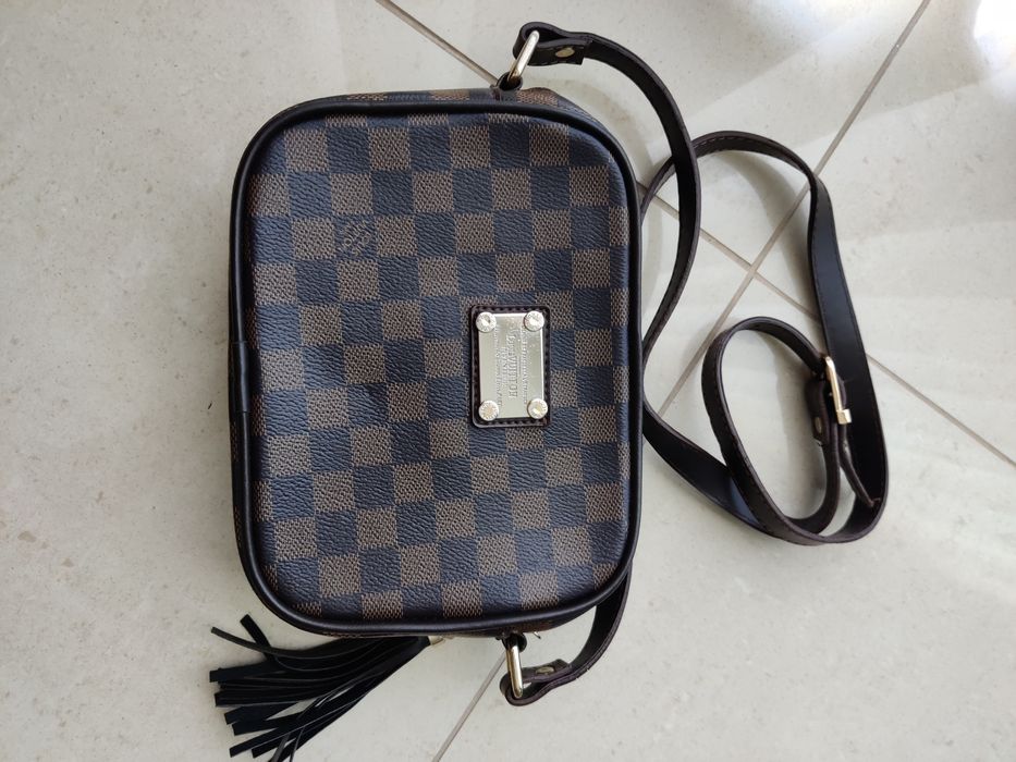 Brown suitcase with handle64550764003203120