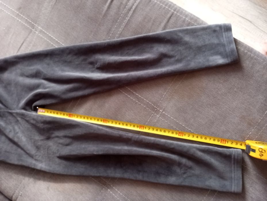 Віддам лосини для дівчаток.