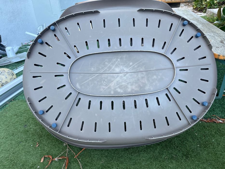 Duas Camas Plásticas Grandes XXL para Cão (1,08m de Comprimento)