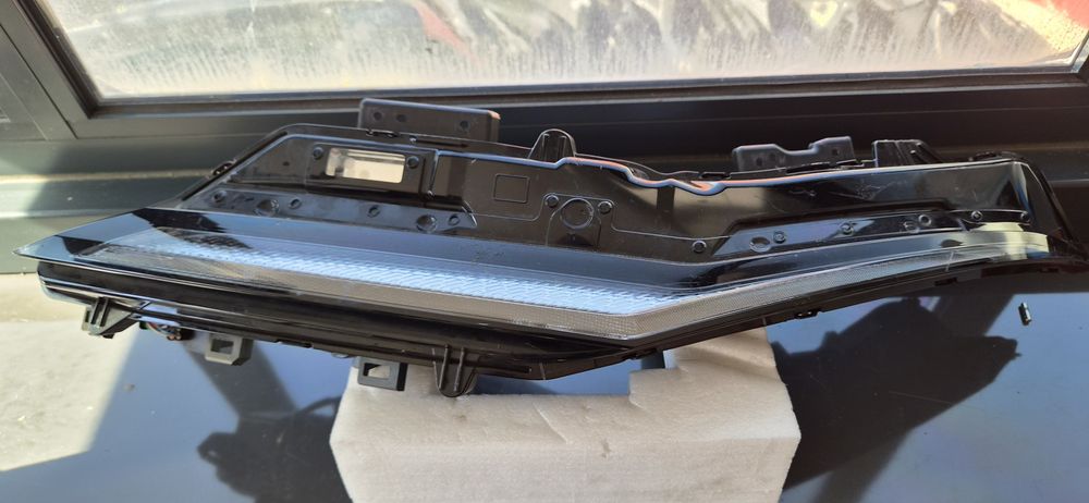 Led direito nissan Ariya