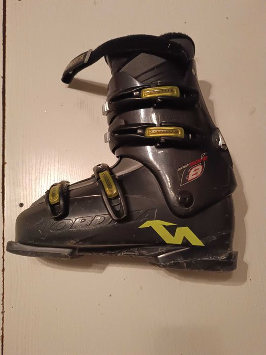 Snowboard, Narty, Buty, Kaski, Kijki - Sprzedam