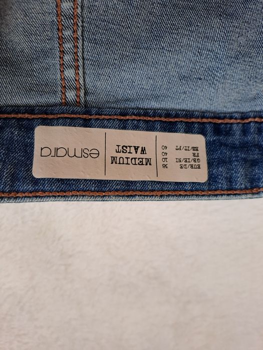 Jeansowa spódnica z guzikami