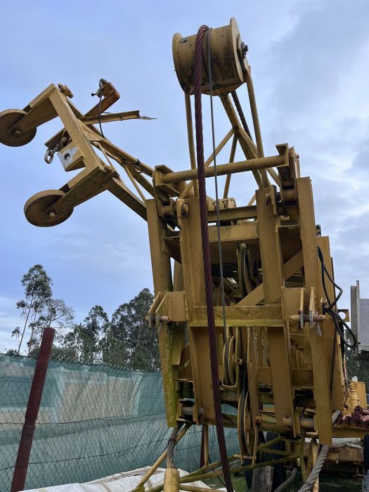 Grua Potan 210 c/ lança 22m